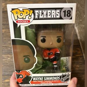 NIB Funko Pop NHL Philadelphia Flyers Wayne Simmonds #18